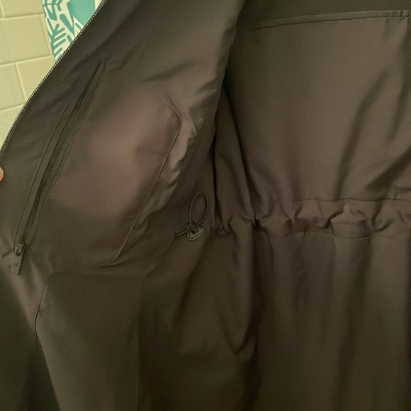 Lululemon Raincoat - Picture 4 of 8